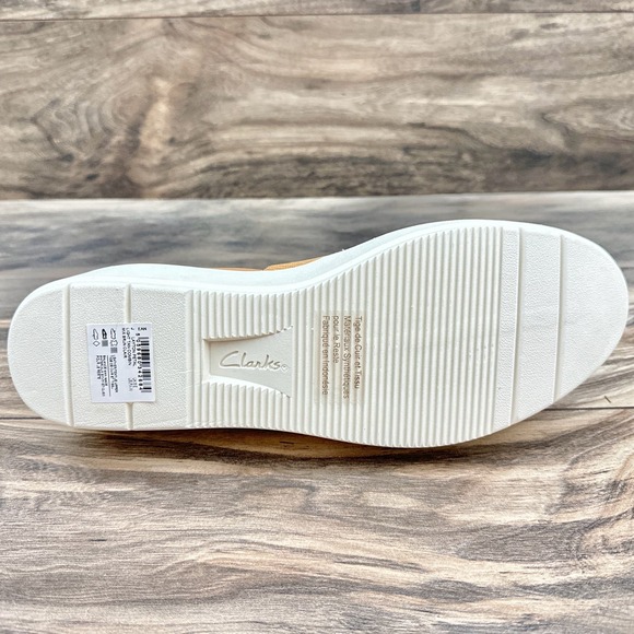 NIB Clarks Layton Petal 8.5W WIDE Slip On Comfort Sneakers Light Tan Combo - Picture 9 of 11